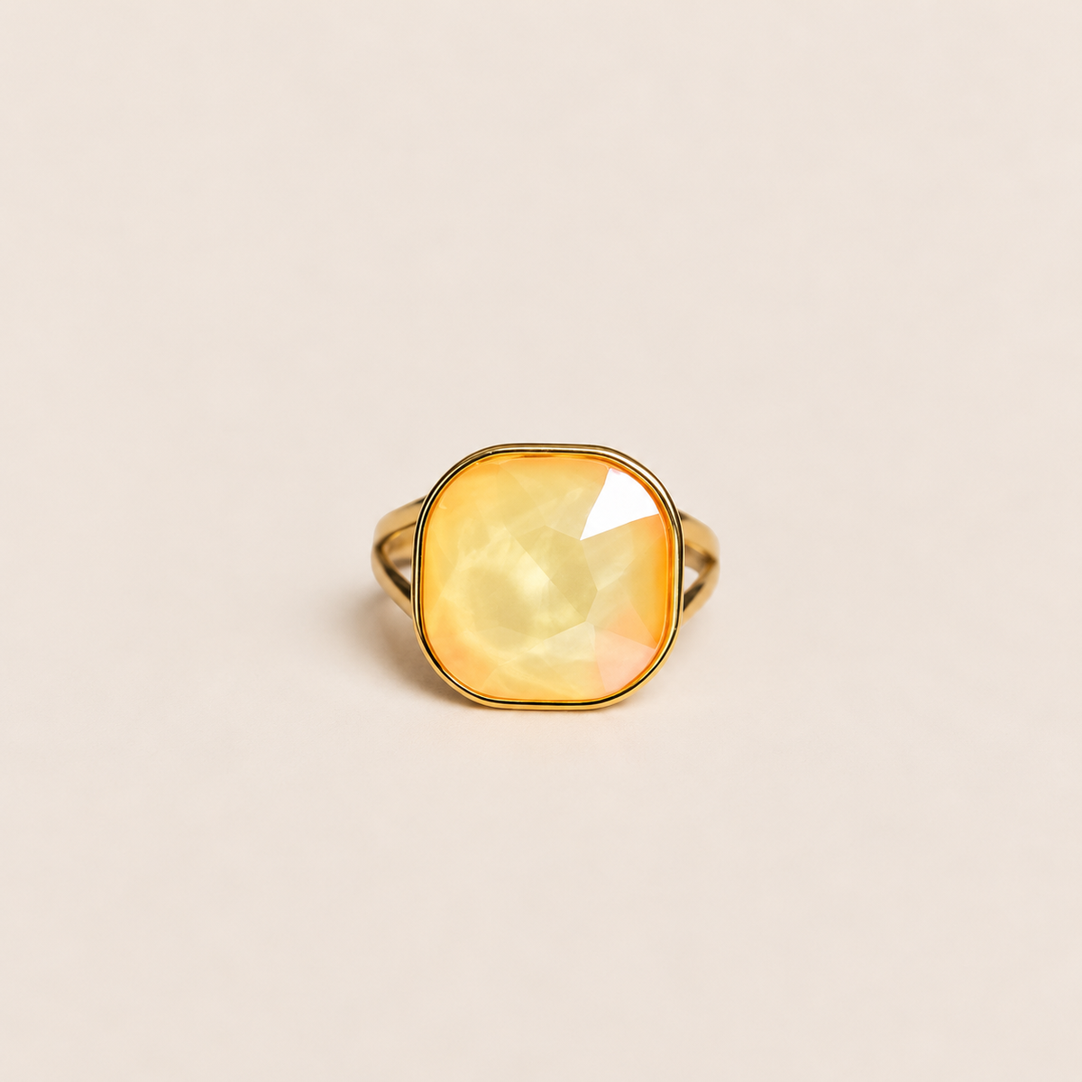 Bague Agathe orange – Bague fine dorée pierre carrée orange ajustable