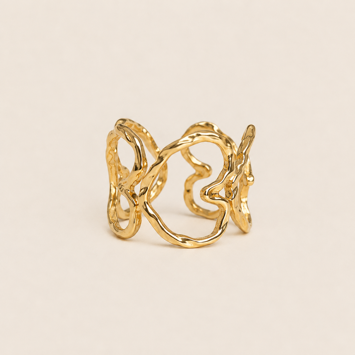 Bague Giulia – Bague ouverte dorée cœurs martelés ajustable
