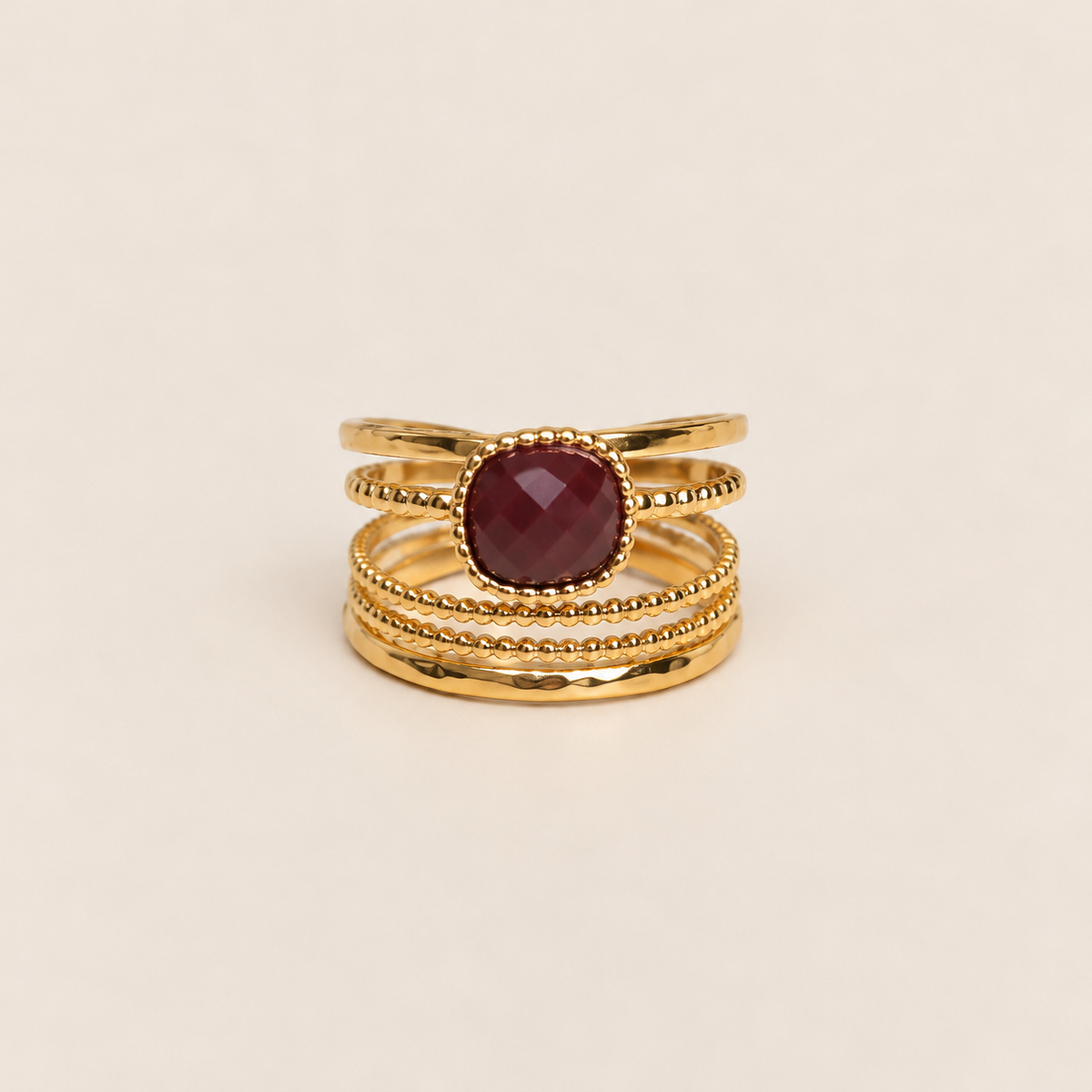 Bague Nina bordeaux – Bague multi-anneaux dorée pierre ronde ajustable