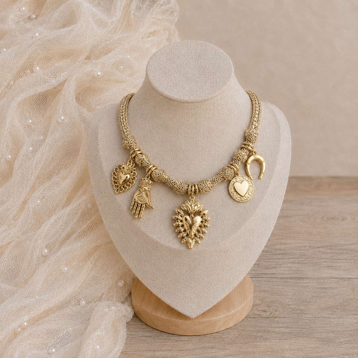 Collier Lou – Soleina