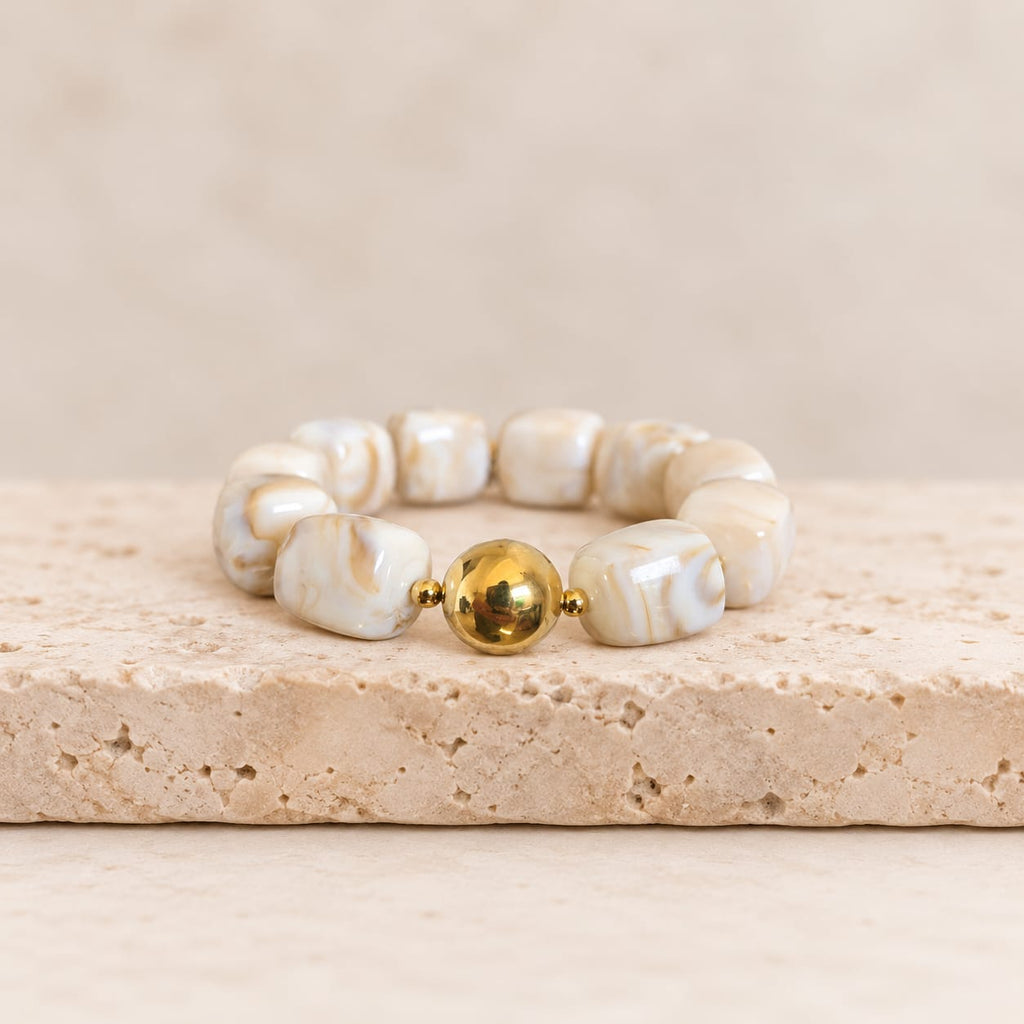 Bracelet élastique résine colorée et perle dorée